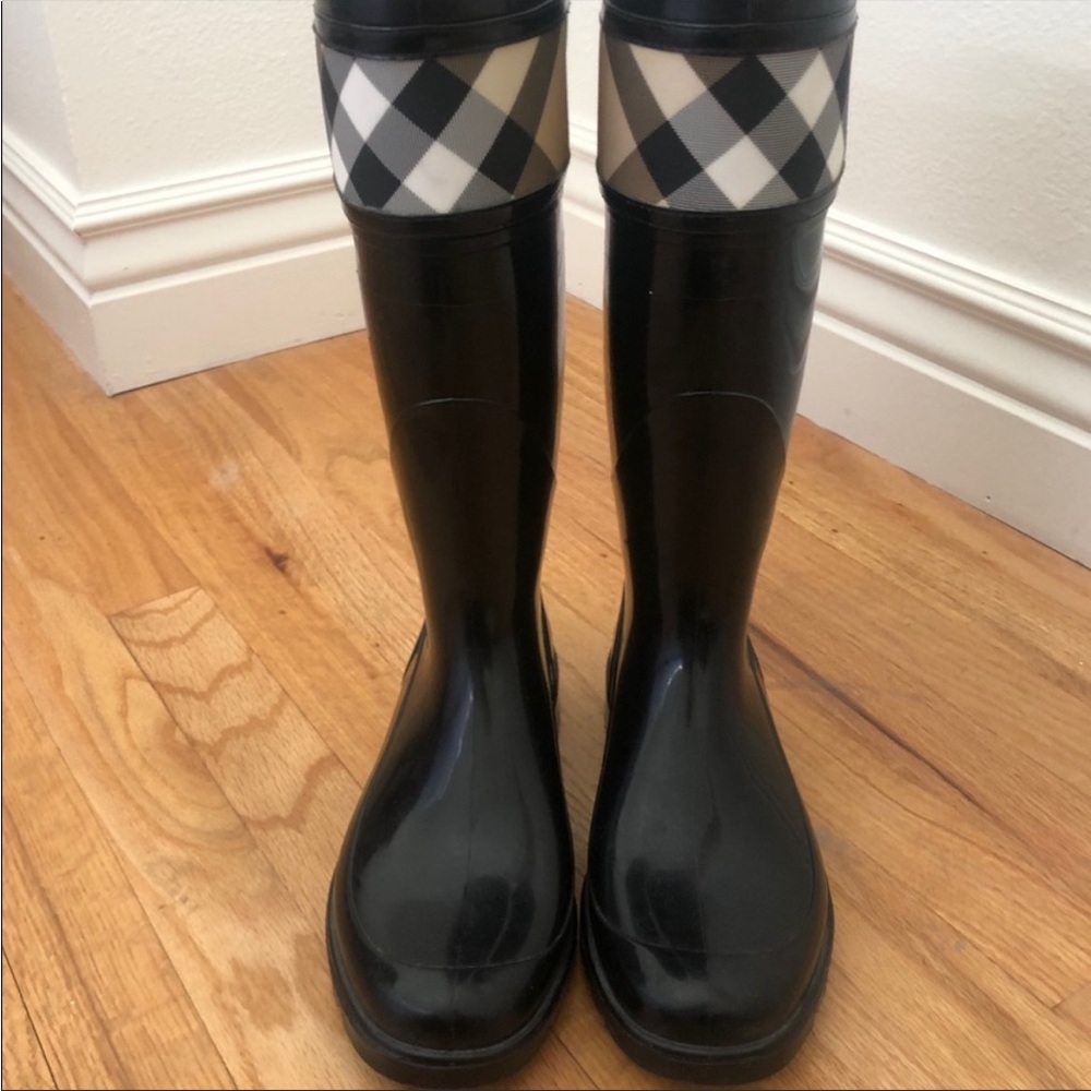 Burberry boots - Picture 2 of 3